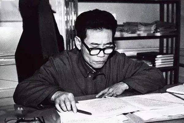 彭士禄——时代楷模的辉煌篇章，无畏前行，铸就时代荣光，时代楷模彭士禄，无畏前行，铸就时代荣光篇章
