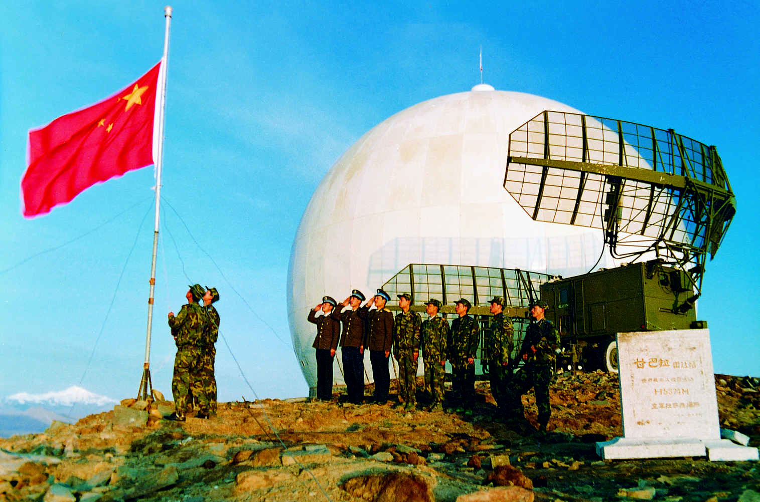 雷达兵两年后不让退伍，坚守与担当的重要性，雷达兵坚守与担当，两年不退，责任与荣誉并重