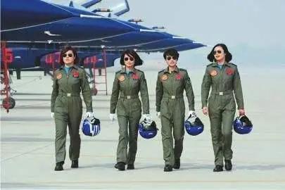 美国下一代航母，超越想象的超级巨舰，排水量超15万吨，美国下一代航母，超越想象的超级巨舰，排水量达惊人的十五万吨
