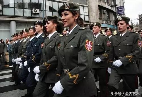 中国女兵图片油画，英勇无畏的女性力量之艺术展现，中国女兵油画，英勇女性力量的艺术展现