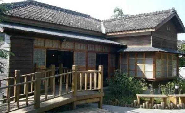 台湾农村的房子，古老与现代的交融，台湾农村房屋，古今交融的韵味
