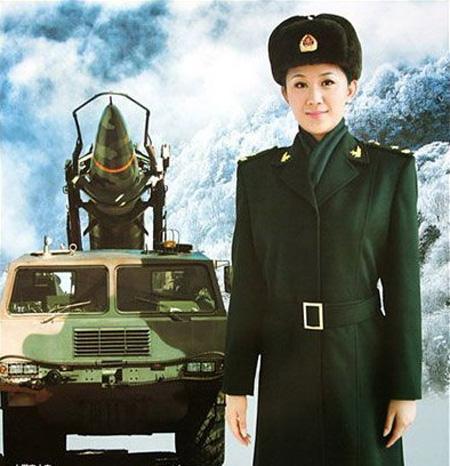 中国女兵与红色军装的荣耀，中国女兵的红色军装荣耀