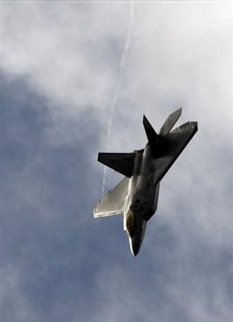 歼-10击落美军F-22，一场虚构的空战传奇，虚构空战传奇，歼-10击落美军F-22