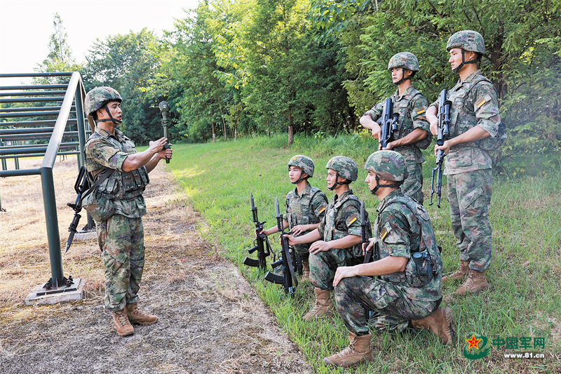 老兵遭遇硬茬新兵的挑战，新兵挑战老兵，老兵遭遇新兵考验