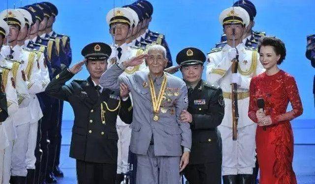 光荣岁月，致敬2015阅兵中的老兵们，致敬光荣岁月，老兵风采闪耀阅兵盛典