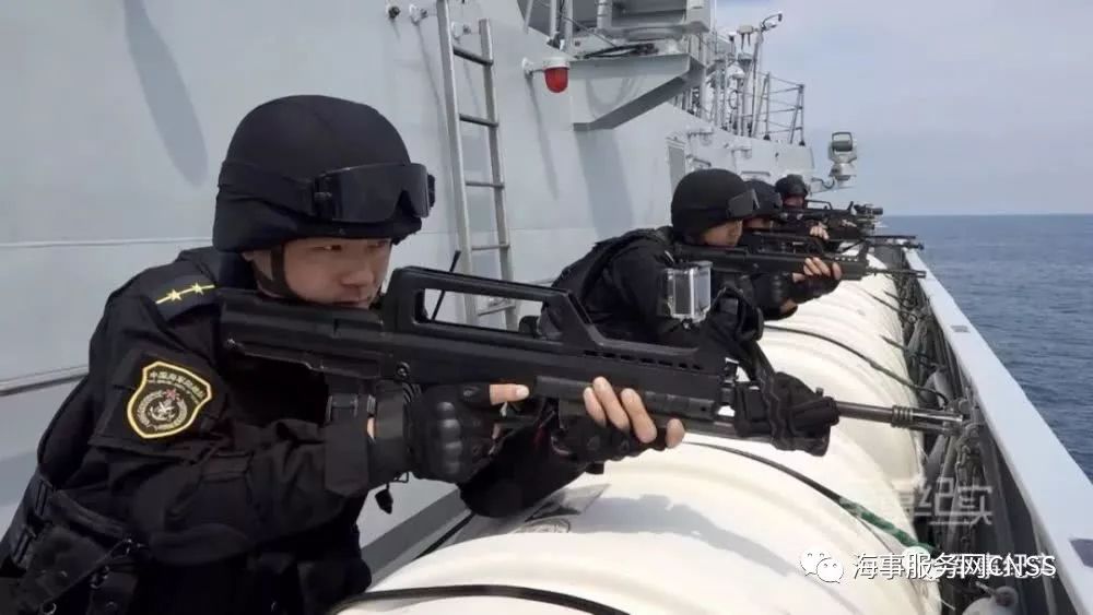 中国海军打击海盗，英勇无畏的海洋卫士形象展现，中国海军打击海盗，英勇海洋卫士形象展现