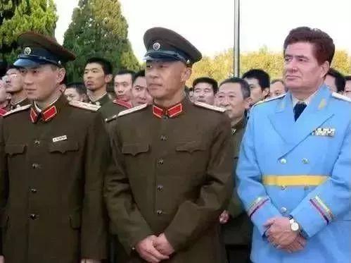 不同军种服装，多样性与象征意义的完美结合，多样军装风采，军种服装的完美结合与象征意义