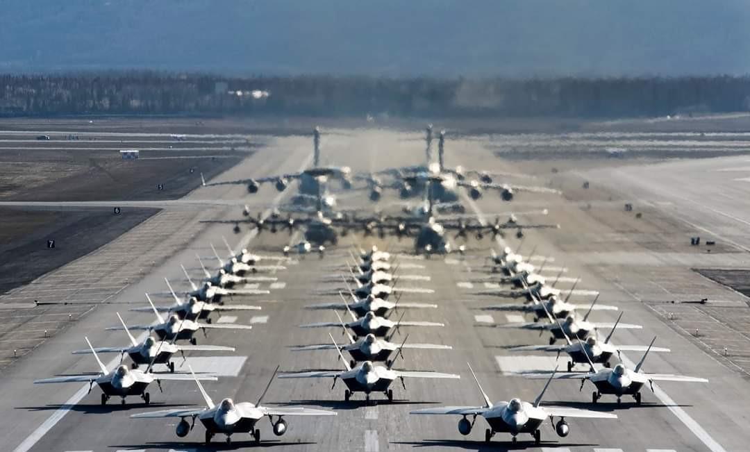 歼-16装备海军航空兵，空中力量的崭新篇章，歼-16装备海军航空兵，空中力量新篇章开启