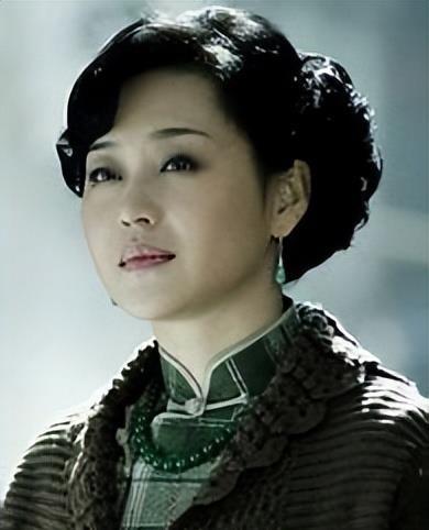 东方卫视最美女主持人——璀璨星辰下的闪耀明珠，东方卫视最美女主持人——闪耀明珠，璀璨星辰下的光芒