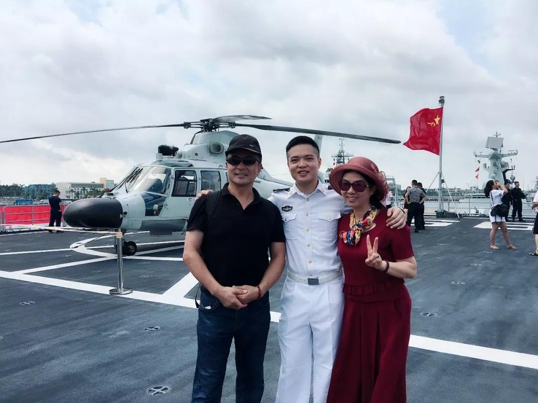 昆仑山号登陆舰模型制作，探索与精湛的工艺之旅，昆仑山号登陆舰模型制作，精湛工艺之旅探索