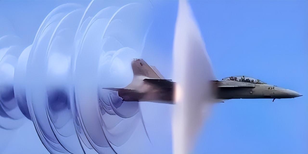 全新歼-20批量交付，中国空军战略转型的里程碑，中国空军战略转型里程碑，全新歼-20批量交付揭秘