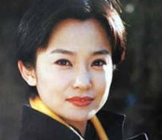 中国第一漂亮女兵是谁——探究中国军事美学的新时代典范，中国军事美学新时代典范，第一女兵之美貌与风采探究