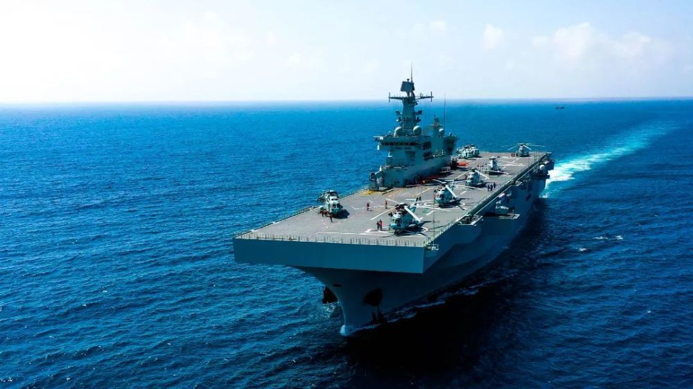 深度解析,中国海军的骄傲——075型两栖攻击舰对比研究,中国海军的骄傲,深度解析075型两栖攻击舰对比研究