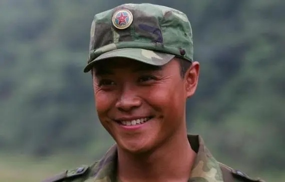 丁晓兵妻子是电影里的人物吗?——探寻现实与银幕的交融,丁晓兵妻子是现实人物还是电影角色?探寻真实与银幕之间的界限