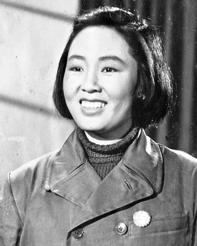 丁晓兵妻子是电影里的人物吗?——探寻现实与银幕的交融,丁晓兵妻子是现实人物还是电影角色?探寻真实与银幕之间的界限