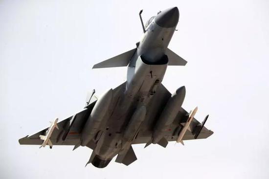 歼-10战斗机作战半径研究,空战力量的延伸与战略影响,歼-10战斗机作战半径研究,空战力量延伸与战略影响探讨