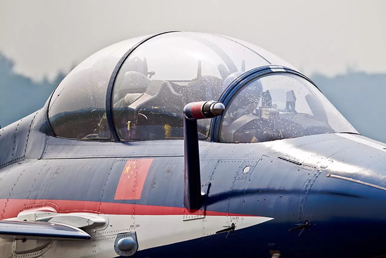歼-10战斗机,五座之荣耀与力量展现,歼-10战斗机,五座之荣耀与力量展现的空中传奇