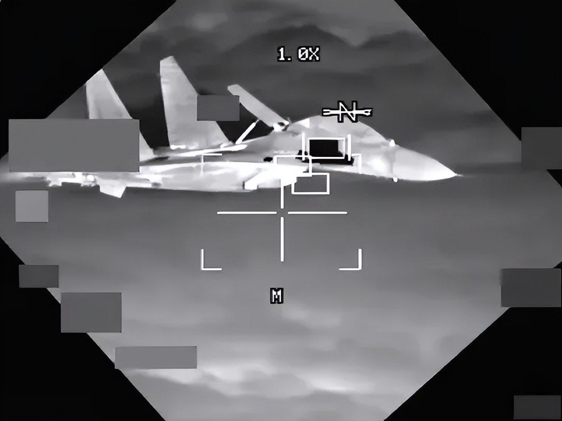 歼-11在南海的英勇拦截,对B-52轰炸机的战略应对,歼-11南海英勇拦截,战略应对B-52轰炸机挑战