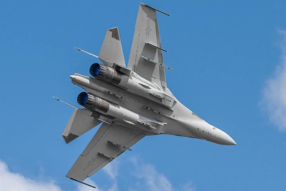 歼-16单座版,空中力量的新标杆,歼-16单座版,空中力量新标杆亮相