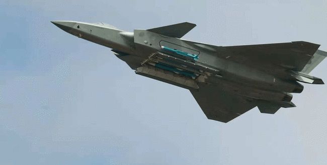 歼-20与F-22,谁的速度更胜一筹?,歼-20与F-22速度比拼,谁更快?