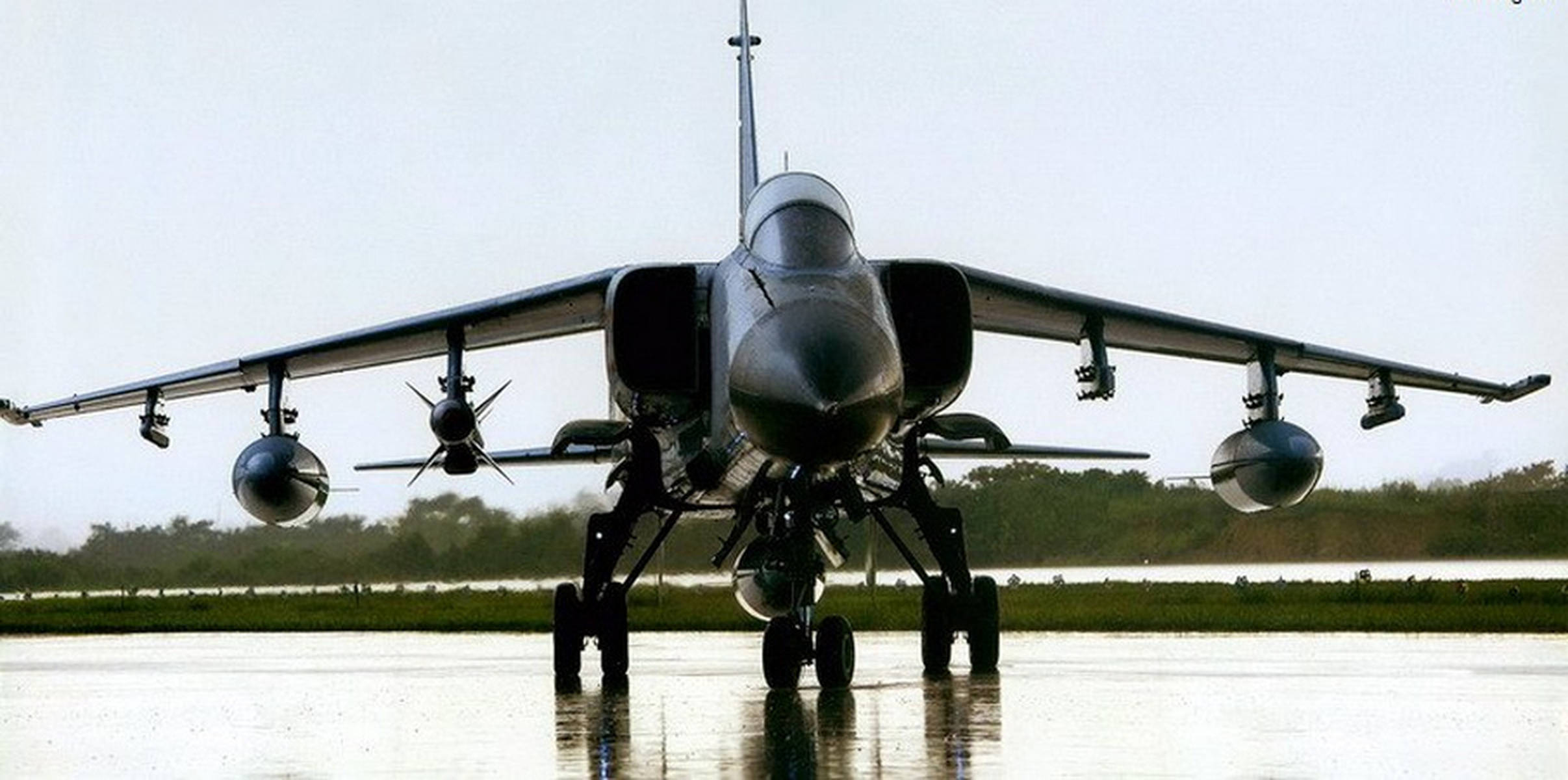 中国空军装备量最大的飞机——歼击机歼-7系列，中国空军歼-7系列歼击机，装备量最大的飞机